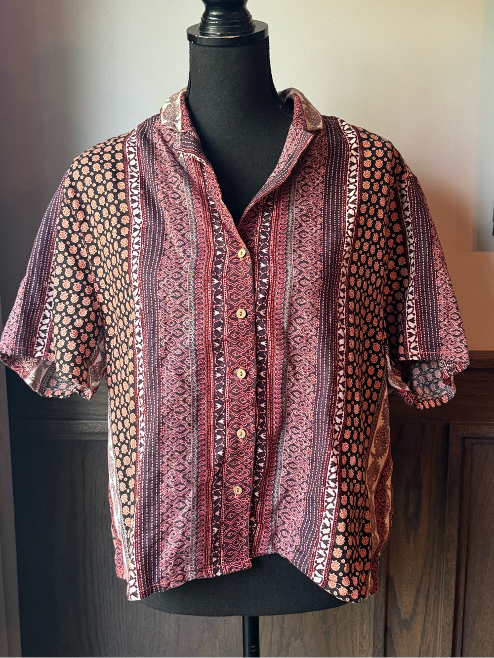 Rachel Zoe Short-Sleeve Linen Button-Down Shirt in Burgundy and Blush Pattern xl